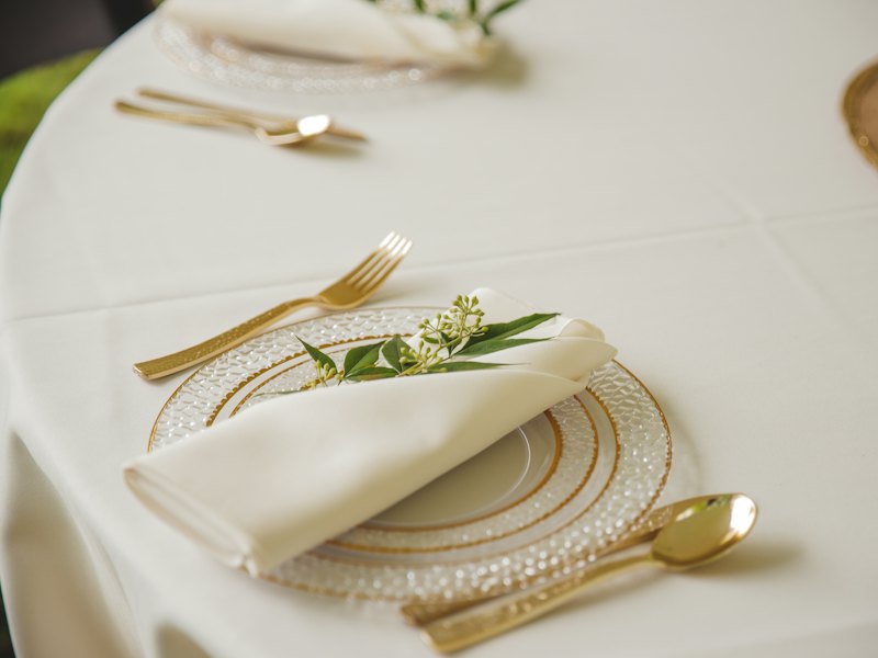 Linens & Tableware